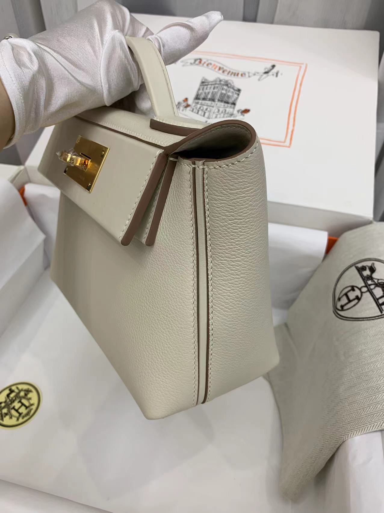 Hermes Kelly Mini 2424 21cm Handbag in Cream White Clemence Leather 